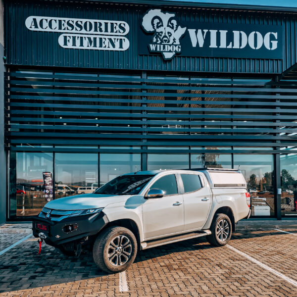 Triton 2019+ Front, Round Nudge, spotlight brkts, Black - Wildog Mitsubishi Triton accessory