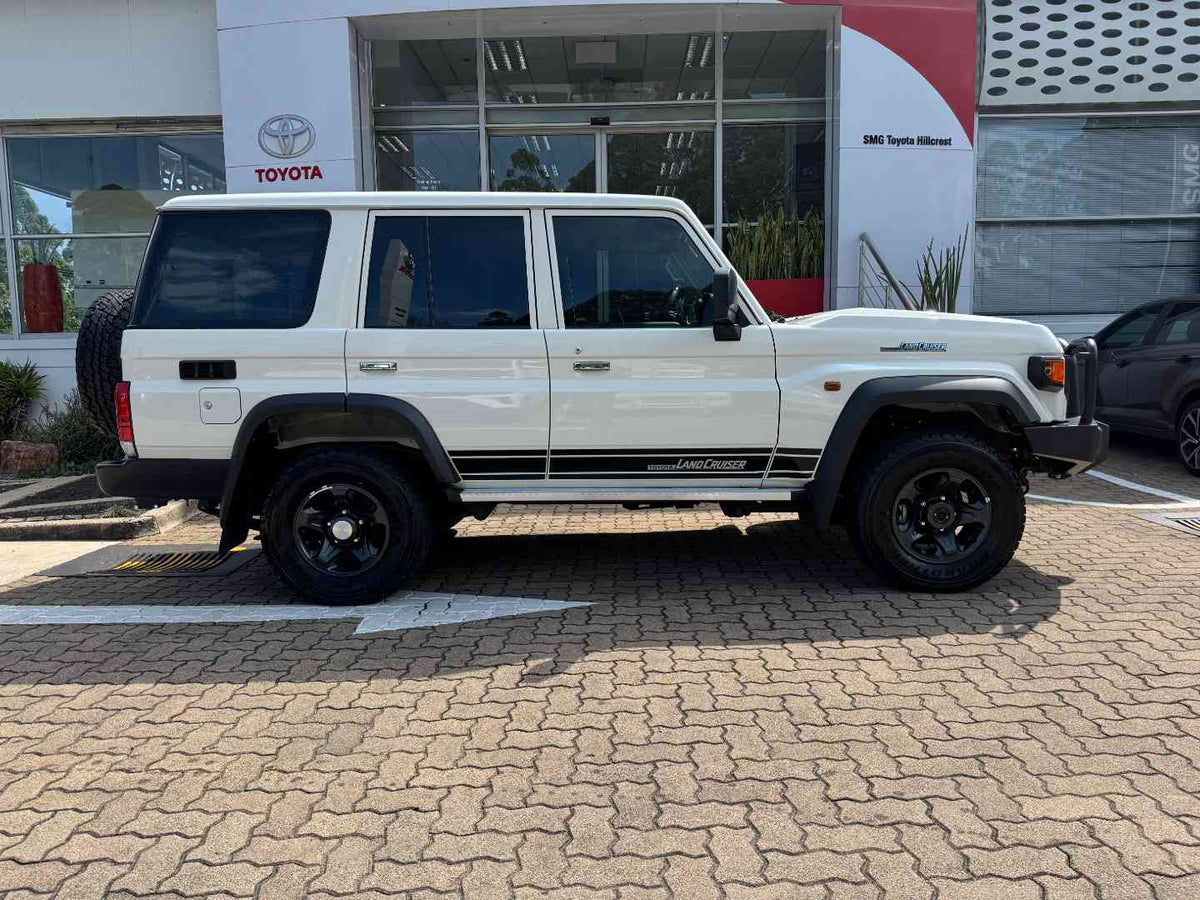 Toyota Land Cruiser 2.8 GD-6 '76 Series Station Wagon