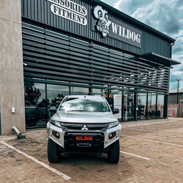 Triton 2019+ Front, Round Nudge, spotlight brkts, Colour - Wildog Mitsubishi Triton accessory