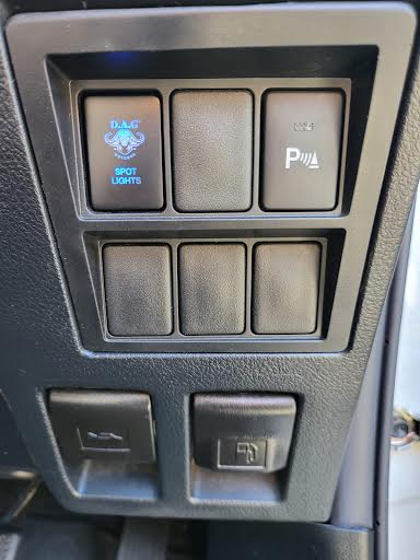 Toyota HILUX Revo Spotlight switch (32x20mm) — view 3