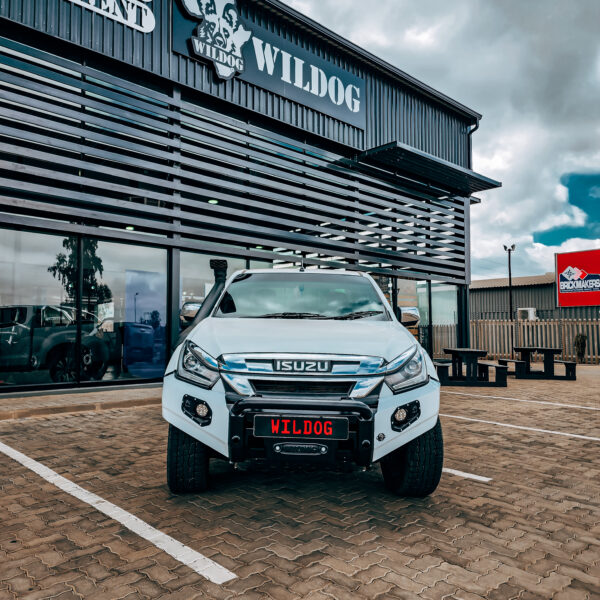 KB6 Facelift Front, Round Nudge, Spotlight brkts, Colour - Wildog Isuzu 4x4 accessory