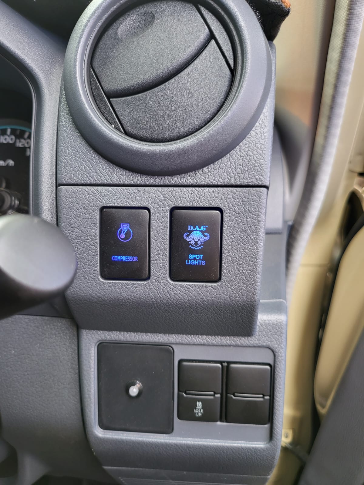 Toyota HILUX Revo Spotlight switch (32x20mm) — view 4