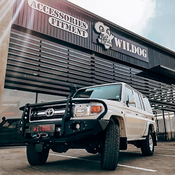 LC76-79 Fronts – LC Hunter Front, Black, Front Tow Hitch - Toyota Land Cruiser 76-79 (Previous Shape)