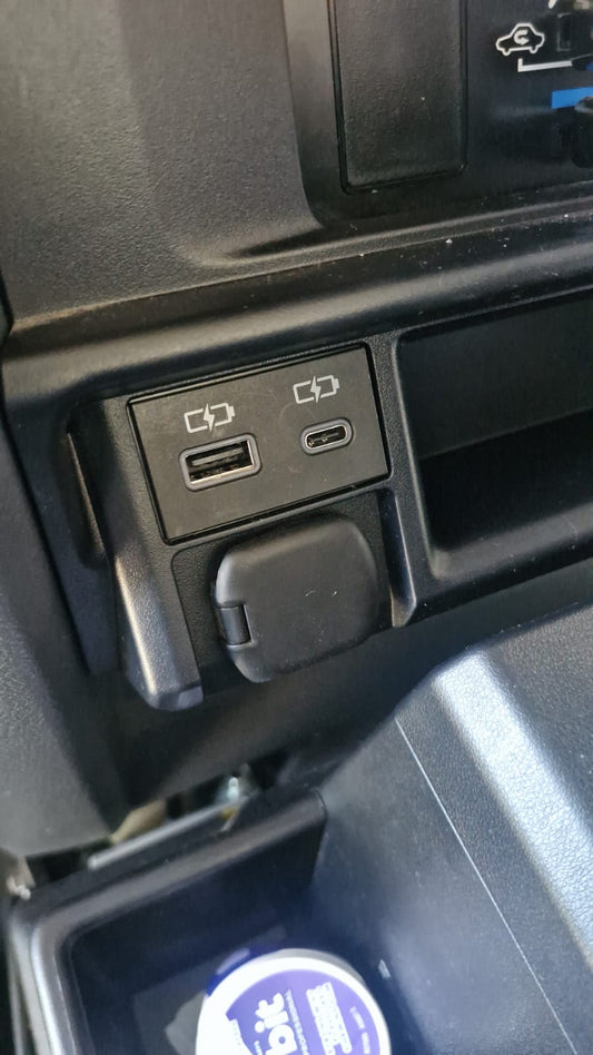 Toyota Land Cruiser 79/76 USB & USB-C Fast Charger — 2024+