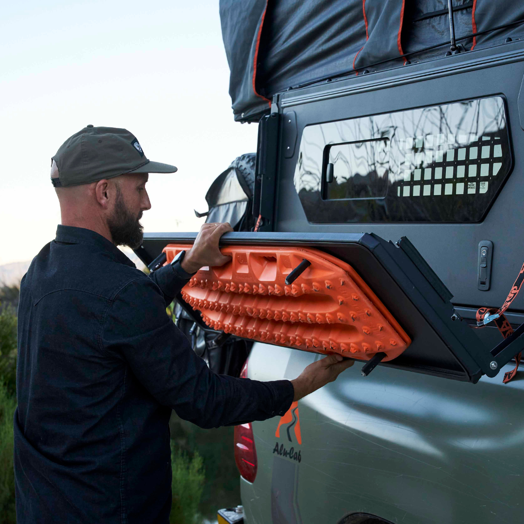 Alu-Cab Camper Trax Side Table