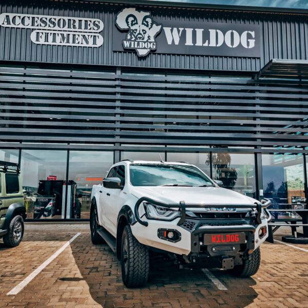 Isuzu Gen 7 Hunter Front, Round Nudge, Spotlight brkts, Colour - Wildog Isuzu 4x4 accessory