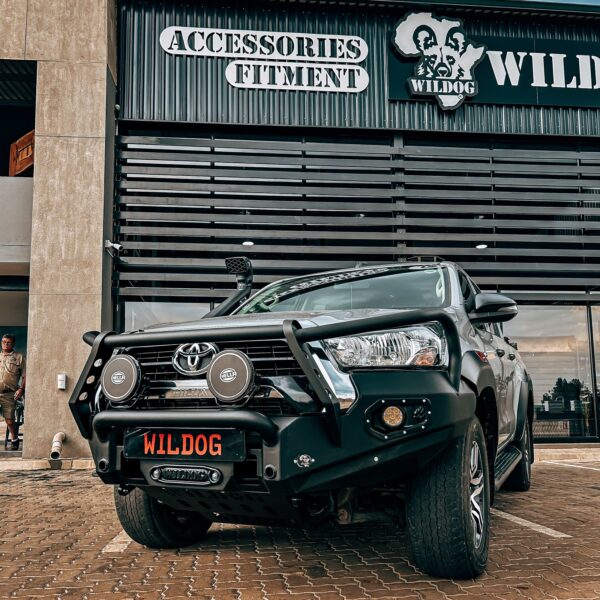Raider (2021+) Legend / Raider X (Big Flares) Hunter Front, Round Nudge, Spotlight Brackets, Black - Toyota Hilux Raider 2021+