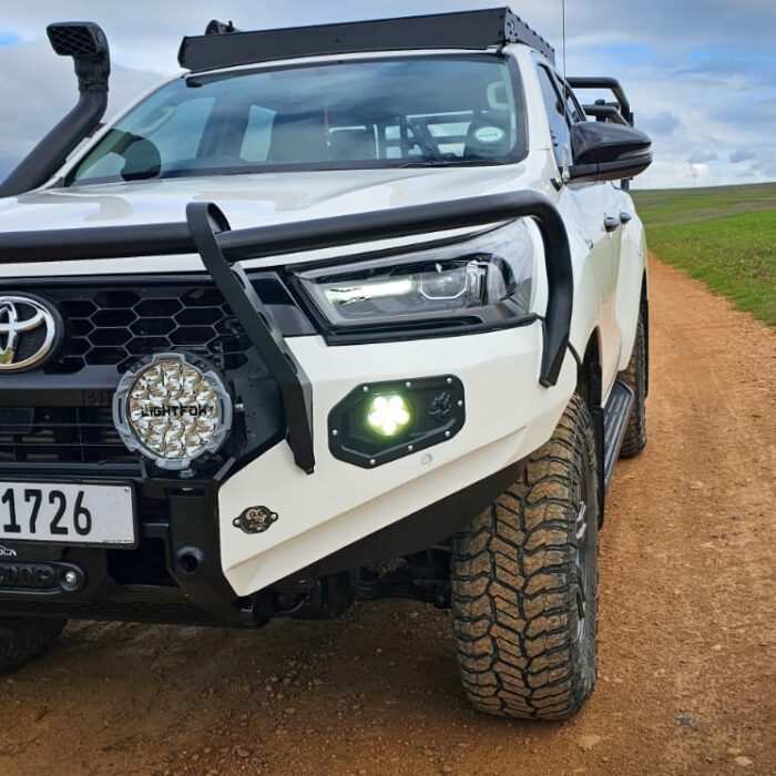 Raider 2024 Hunter Front, Round Nudge, Spotlight Brackets, Colour - Toyota Hilux New Raider 2024+